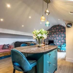 https://the-quadrant-the-king-suite.yorkshirehotels.net